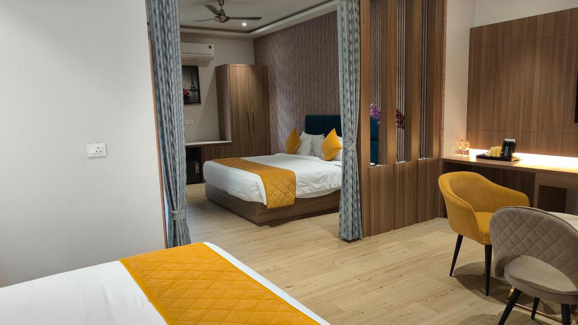 Hotel Three Seasons Vrindāvan Exterior foto